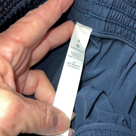 Lululemon - Picture 3 of 8